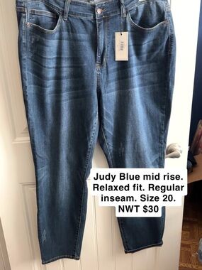 Judy Blue Mid-Rise, Relaxed Fit NWT